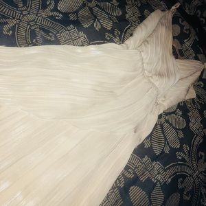 BEAUTIFUL HOMECOMING/PROM DRESS (MAKE ME AN OFFER